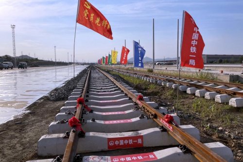 &ldquo;板栗之鄉&rdquo;首條鋼鐵專用線全線鋪軌圓滿完成