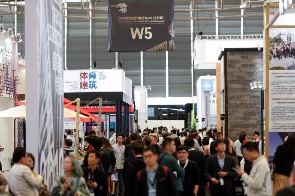 許多人在排隊

描述已自動生成