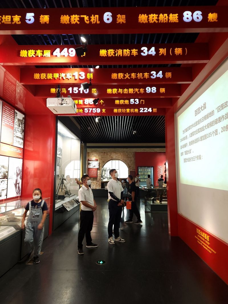 參觀抗日戰(zhàn)爭紀念館照片（李洪川攝） (1).jpg