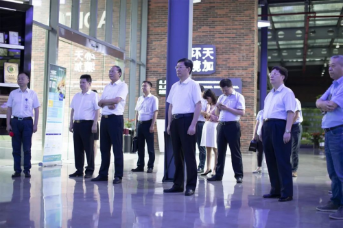 江蘇省市場(chǎng)監(jiān)督管理局局長朱勤虎率調(diào)研組蒞臨天加考察指導(dǎo)