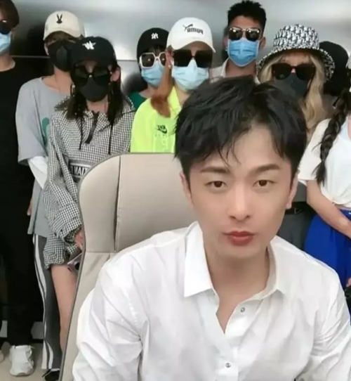 淘寶主播空姐妖妖：辛巴與華為正面起沖突，產品質量是留住粉絲的重要前提