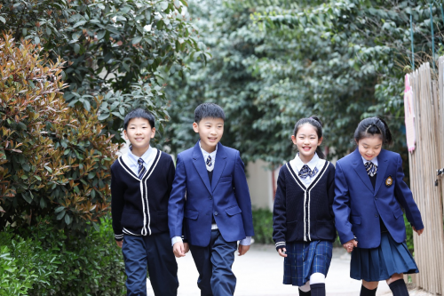 校服之美潤澤童心&mdash;&mdash;河南省七所中小學(xué)校陸續(xù)開展&ldquo;美的第一課&rdquo;