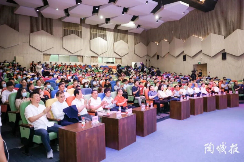 多家陶企角逐行業(yè)&ldquo;奧斯卡&rdquo;，冠珠瓷磚憑實(shí)力攬獲五項(xiàng)新銳榜大獎(jiǎng)！