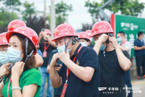 300人團齊聚千年舟澳思柏恩日照工廠參觀交流