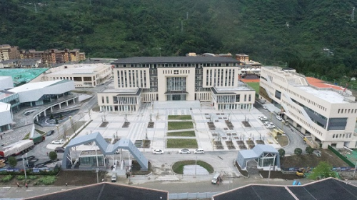 甘孜職業(yè)學(xué)院項(xiàng)目一期工程教學(xué)區(qū)順利移交