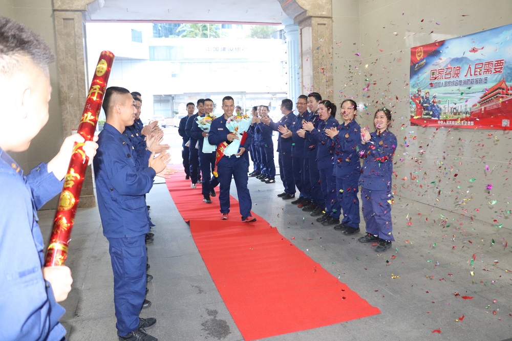 赴湯蹈火的無悔堅(jiān)守