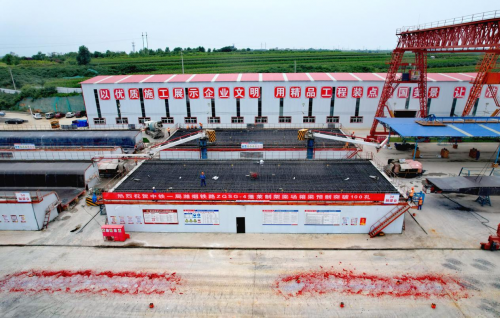 濰煙鐵路首個智慧梁場預(yù)制箱梁突破百孔