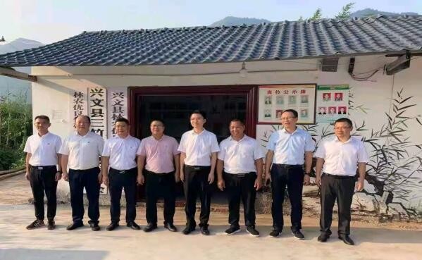 興文縣委副書記、代理縣長周明軍到蓮花鎮巨黃竹基地調研