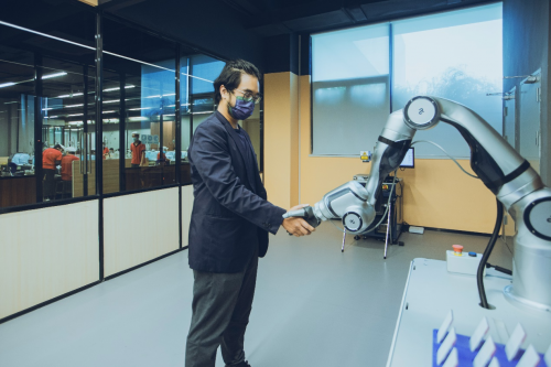 鄭志剛微博披露周大福未來布局 4年后5成珠寶生產(chǎn)智能化！