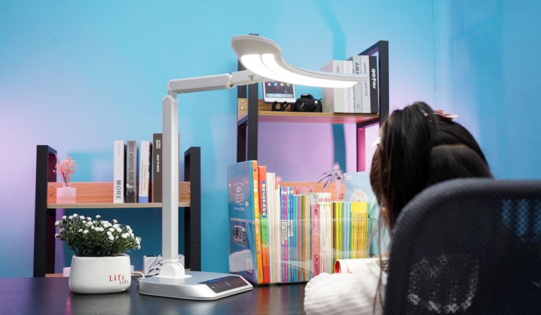 護眼燈真的能護眼嗎？公牛護眼學習臺燈評測