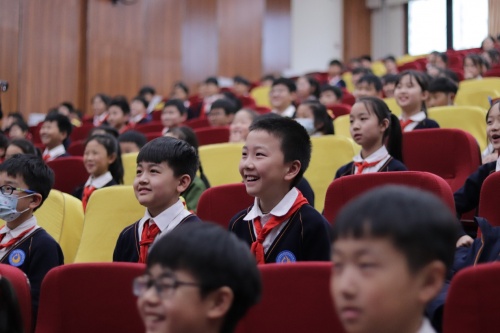 伊頓紀(jì)德&ldquo;美的第一課&rdquo;走進(jìn)鄭州校園