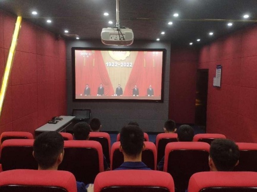 柳州市城中區(qū)消防救援大隊(duì)觀看慶祝中國共產(chǎn)主義青年團(tuán)成立100周年大會(huì)直播盛況