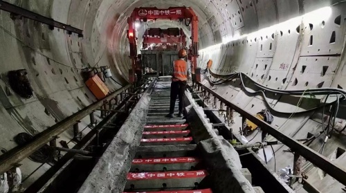 粵港澳大灣區(qū)重點工程：中鐵一局集團佛山地鐵三號線3221標提前十二天實現(xiàn)首通段全線軌通