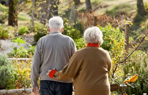 爸媽腰不好應該如何選床墊？