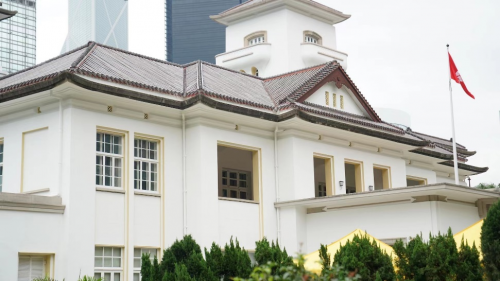 商人藝術家鄭志剛榮膺銀紫荊星章，講述動人的中國故事