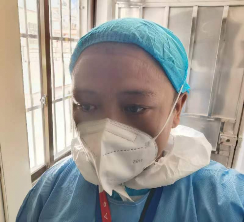 海南政法職業(yè)學院支援三亞志愿者林曉輝： 一天換三套防護服是常態(tài)