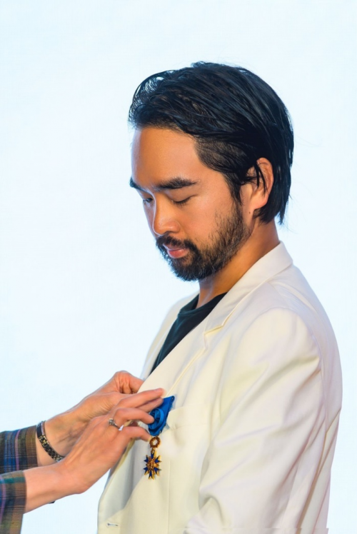 鄭志剛堅定中國文化走出去，獲法國國家功績榮譽勛章