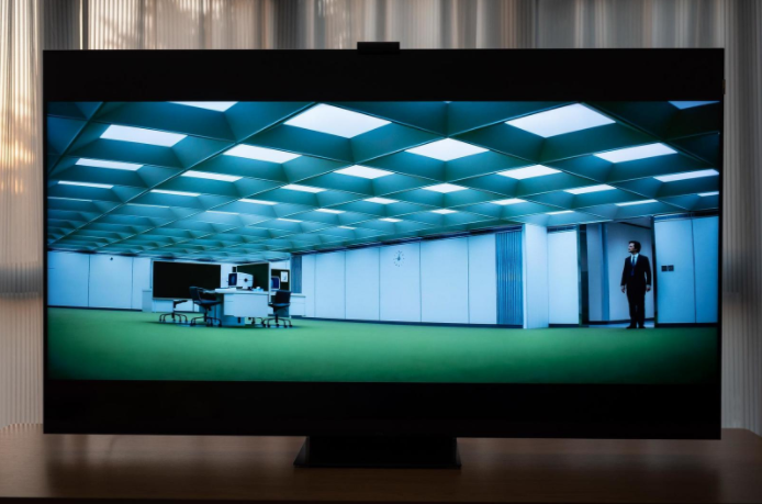 拗不過父母，電視換新不換品牌，只怪它實力太強(qiáng)勁