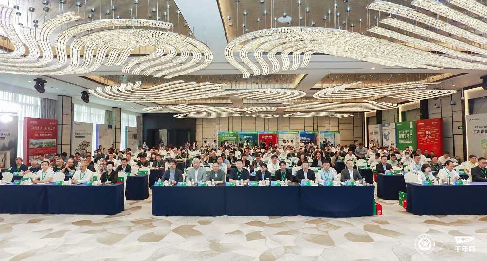 一張好板引領(lǐng)科技風(fēng)尚健康丨千年舟受邀出席第五屆精裝修產(chǎn)業(yè)高質(zhì)量發(fā)展大會(huì)暨首屆建筑裝飾雙碳峰會(huì)