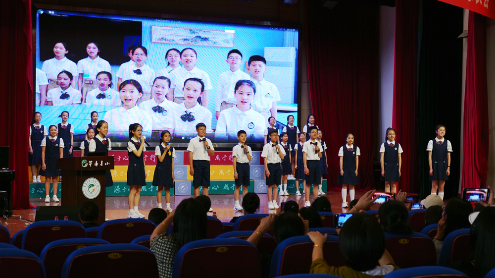 駐足回望，揮手前行&mdash;&mdash;各地迎來(lái)畢業(yè)季