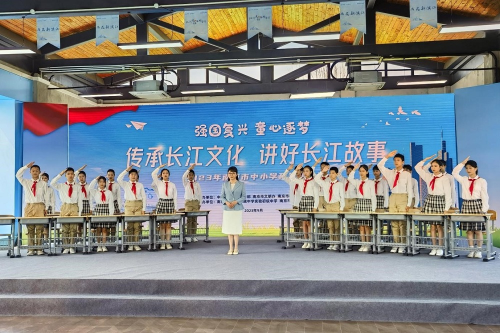 直擊各地開學(xué)第一天|穿上新校服，迎接新學(xué)期