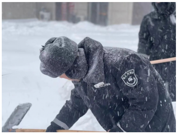 抗擊暴風(fēng)雪|欣匯龍物業(yè)打響防凍、除冰雪攻堅(jiān)戰(zhàn)！