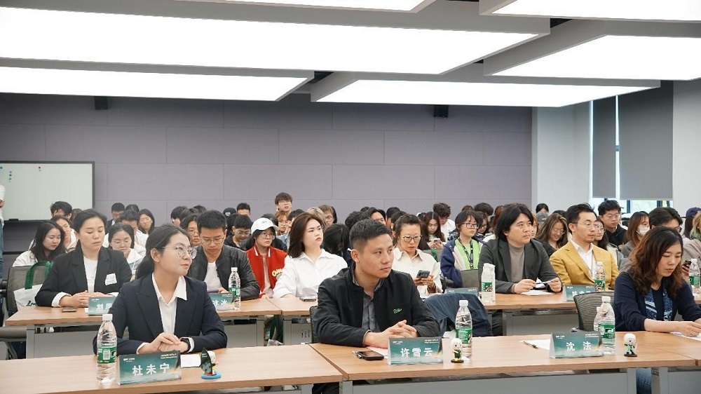 高校之旅第三站點(diǎn)亮上海 千年舟首屆花色及應(yīng)用設(shè)計(jì)大賽宣講會再啟航