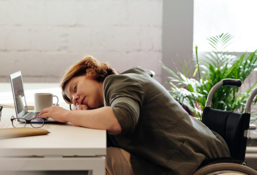 經常腰痛用什么床墊好？東寶床墊為您撐腰