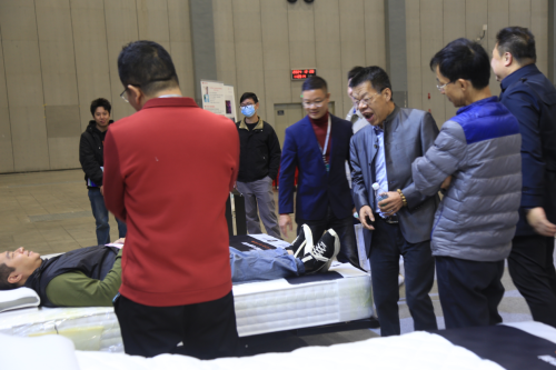 悠云山康養(yǎng)智能健康新產(chǎn)品成為廣東國際康養(yǎng)家居展 上的全場焦點(diǎn)