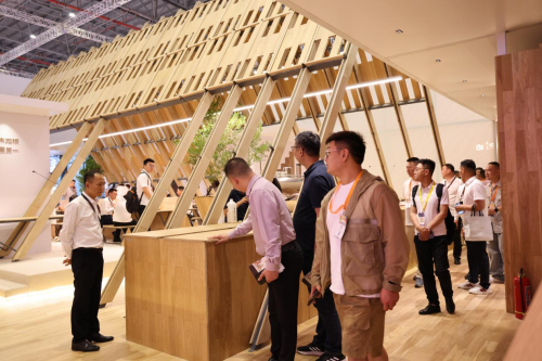 推廣高端地板標(biāo)準(zhǔn) 打造中國(guó)高端品牌  | 天格呼吁中國(guó)地板品牌共創(chuàng)行業(yè)高質(zhì)量發(fā)展