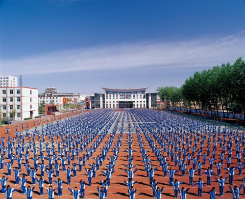 跟風(fēng)深圳校服：撿了管理&ldquo;懶政&rdquo;，丟了審美，漠視學(xué)生