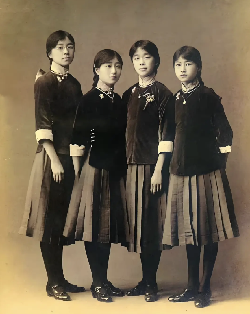 都2025年了，為什么校服還會&ldquo;一市一款&rdquo;？