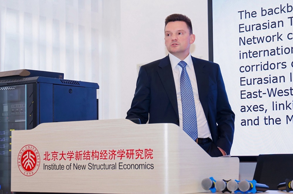 歐亞開發(fā)銀行行長在中國發(fā)表演講：&ldquo;多邊開發(fā)銀行需要新的動力&rdquo;